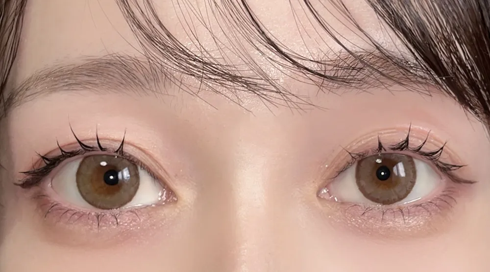 Luna Natural 1day アーモンド着用時