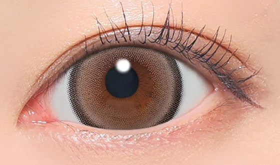 ファビュラス ワンデー ラテベージュ着用画像