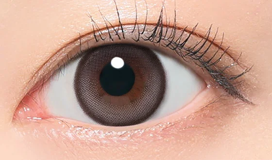 リアリア ワンデー シリアルベージュ着用画像